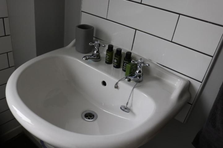 Villa Charming 2 Bed House - Family Friendly Nottingham Habitación foto